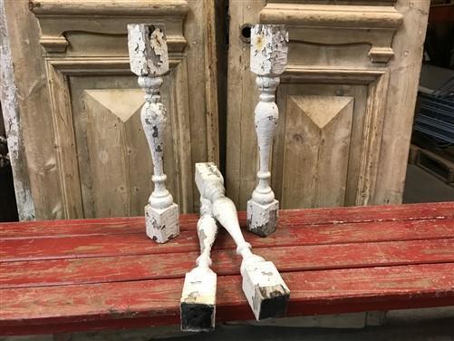 4 Balusters Painted Wood Architectural Salvage Spindles Porch House Trim Z,