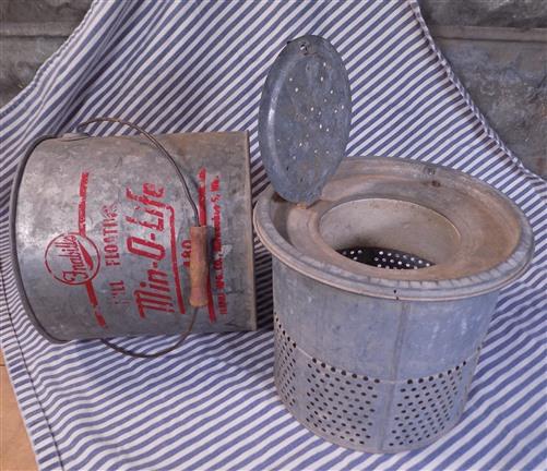 Frabills Min-O-Life Floating Minnow Bucket Model 480, Vintage Galvanized Bucket,
