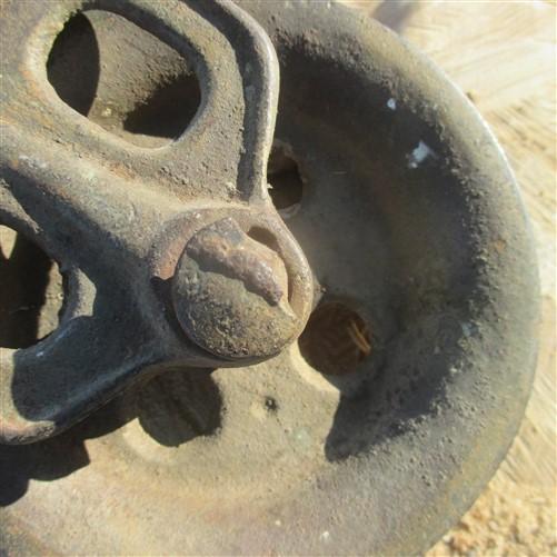 Cast Iron Antique Vintage Pulley Bar Hay Trolley Carrier Rustic Farm Country a14