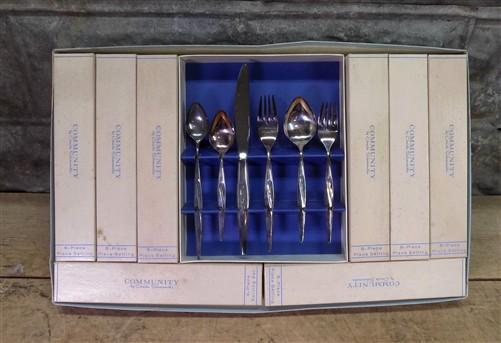 Flat ware - Oneida Community Flight Silverplate, NIB Silverware Place Setting, Serving Set by The Old Grainery (51 pieces,...