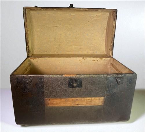 Small Steamer Trunk, Immigrant Trunk, Vintage Wood Metal Blanket Storage Chest A