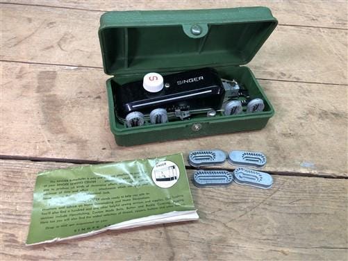 Craft Supplies & Tools > Tools & Equipment > Equipment & Machines > Sewing & Needlework Machines - Singer Buttonholer 1605...