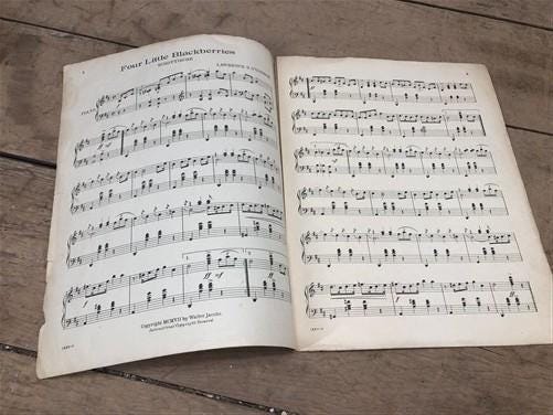 Books, Movies & Music > Books > Guides & How Tos - Lot Sheet Music, Alfreds Basic Piano, Black Americana, Lennon & McCartn...