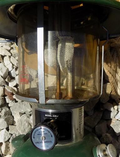 Coleman グリーンランタン　228J 1976 Coleman Lantern Big Hat Model 228J, & Clamshell Carry Case