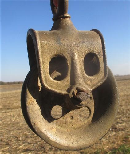 Cast Iron Antique Vintage Pulley Bar Hay Trolley Carrier Rustic Farm Country a14