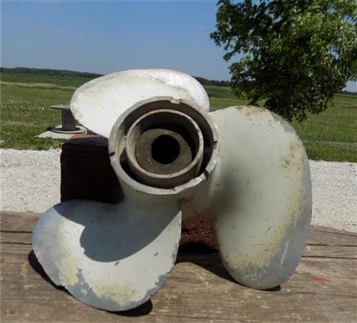 3 Blade Johnson Evinrude OMC Boat Propeller, 10x11 307318 Aluminum Boat Prop B