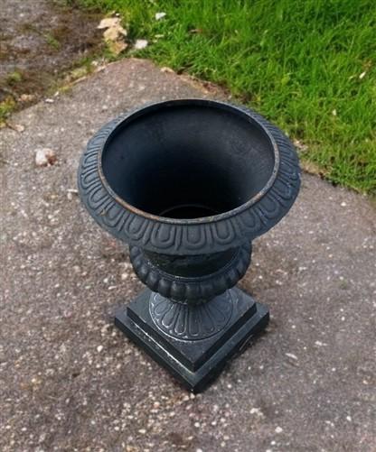Garden urn - 17" Tall Cast Iron Fluted Urn, Flower Pot Planter, Garden Patio Yard Art G1 by The Old Grainery (aluminum, Ar...