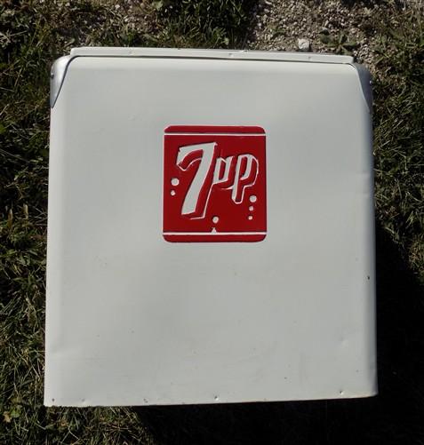 7up Metal Soda Pop Bottle Cooler, Picnic Ice Chest, Vintage Drinks Sign D,