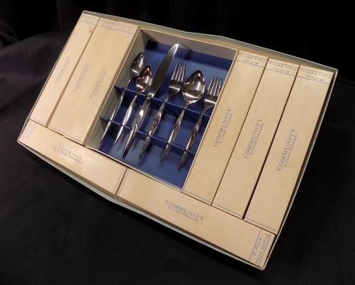 Flat ware - Oneida Community Flight Silverplate, NIB Silverware Place Setting, Serving Set by The Old Grainery (51 pieces,...