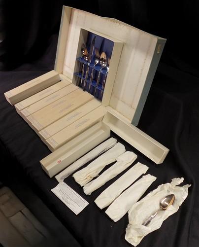 Flat ware - Oneida Community Flight Silverplate, NIB Silverware Place Setting, Serving Set by The Old Grainery (51 pieces,...
