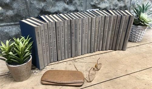Book collection - The Yale Shakespeare 26 Volumes University Press Hardback Copyrights 1919-1958 by The Old Grainery (26 v...