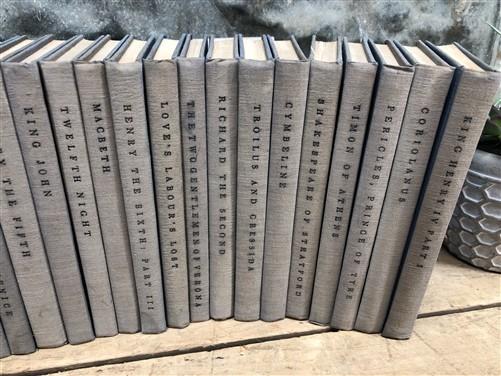 Book collection - The Yale Shakespeare 26 Volumes University Press Hardback Copyrights 1919-1958 by The Old Grainery (26 v...