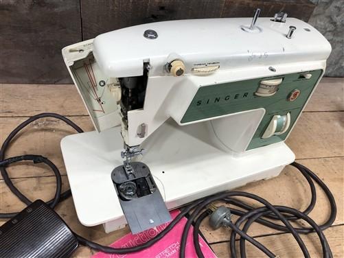 1970s Singer Sewing Machine Model 717 w/ Manual, Foot Pedal, Vintage Sewing