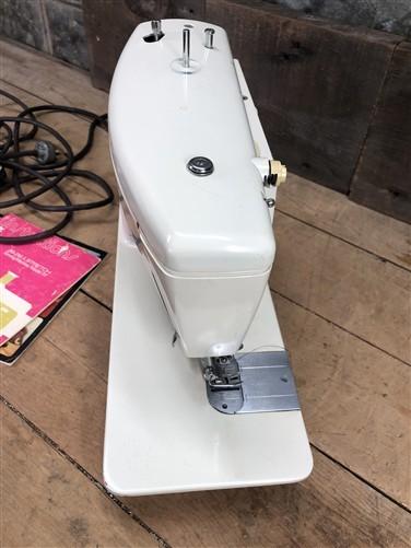 1970s Singer Sewing Machine Model 717 w/ Manual, Foot Pedal, Vintage Sewing