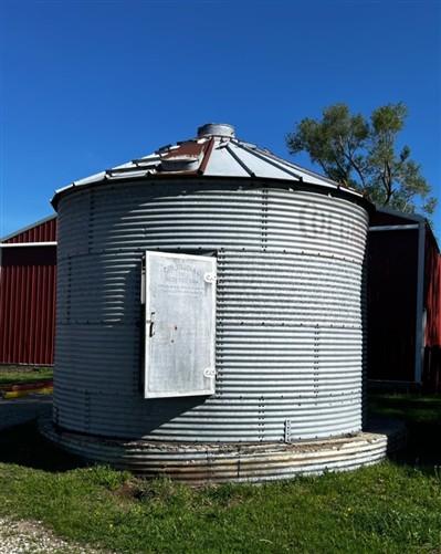 Home & Living > Outdoor & Gardening > Garden Decoration - Grain Bin, Vintage Metal Farm Storage Shed, Rustic Outdoor Struc...
