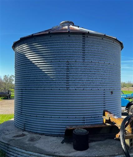 Home & Living > Outdoor & Gardening > Garden Decoration - Grain Bin, Vintage Metal Farm Storage Shed, Rustic Outdoor Struc...