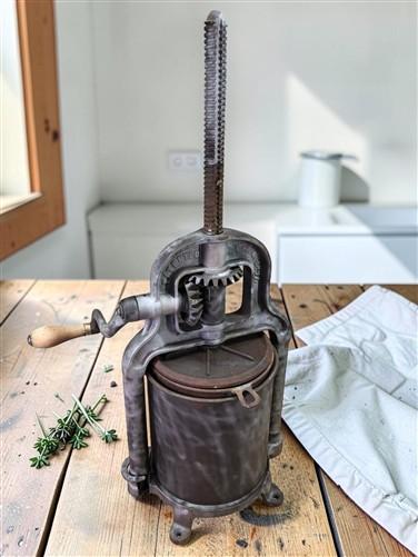 Hibbard Spencer Bartlett 6 Qt lard Press Sausage Stuffer Enterprise Fruit B