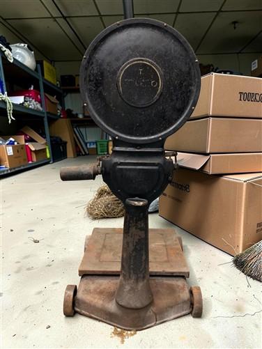 Toledo 500 LB Computing Floor Scale, Vintage Grocery Store Industrial Cast Iron