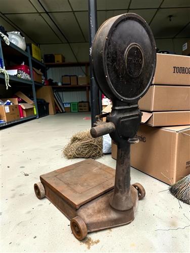 Toledo 500 LB Computing Floor Scale, Vintage Grocery Store Industrial Cast Iron