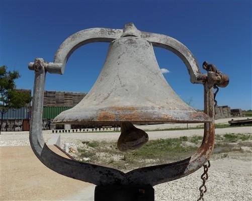 Upright Bell, Vintage School Church Dinner Farm Bell, Cast Iron, 16 Diameter