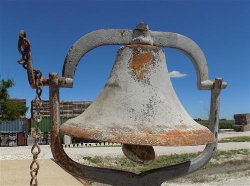 Upright Bell, Vintage School Church Dinner Farm Bell, Cast Iron, 16 Diameter
