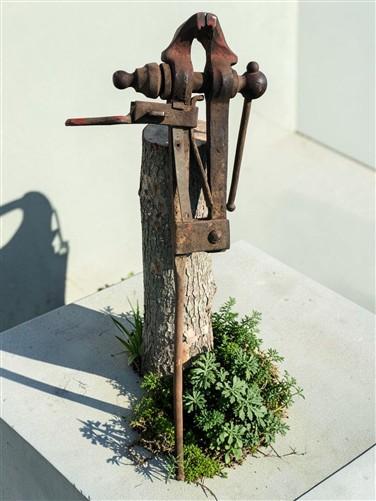 Blacksmith Post Vise, Cast Iron Vintage Tool, Anvil Amish Forge Blacksmith CV