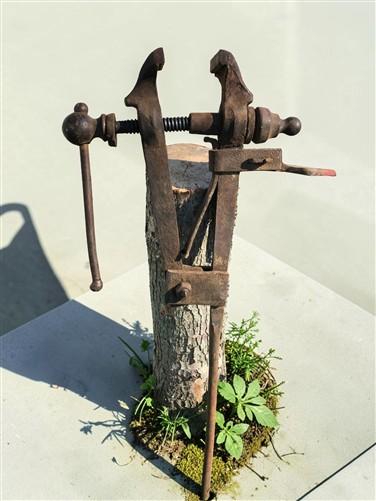 Blacksmith Post Vise, Cast Iron Vintage Tool, Anvil Amish Forge Blacksmith CV