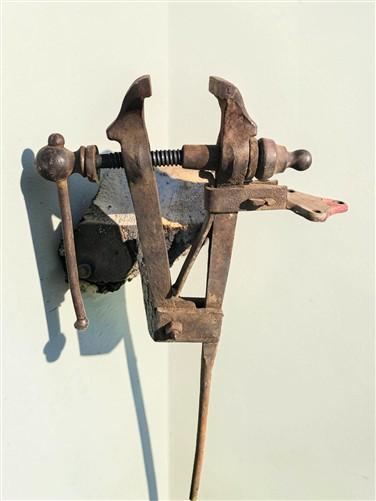 Blacksmith Post Vise, Cast Iron Vintage Tool, Anvil Amish Forge Blacksmith CV