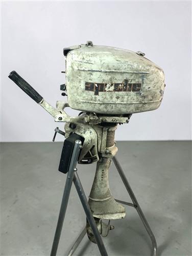 1960s Clinton Apache Boat Motor Model J9-1106, Classic Outboard Boat Motor