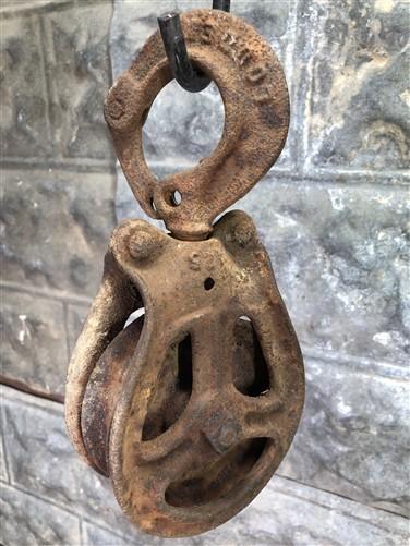 Cast Iron Antique Vintage Pulley, Hay Trolley Carrier Rustic Farmer Country a29