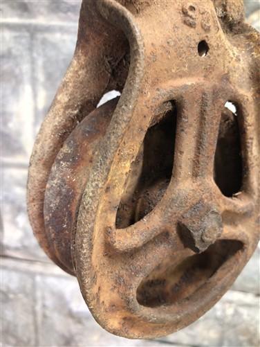 Cast Iron Antique Vintage Pulley, Hay Trolley Carrier Rustic Farmer Country a29
