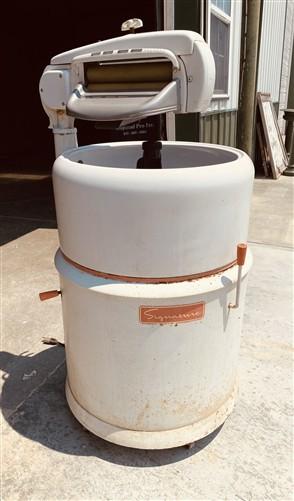 Montgomery Ward Signature Washing Machine, Vintage Washing Machine Model LNC841A
