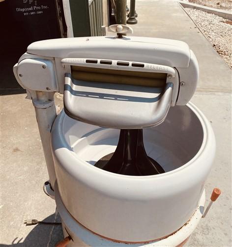 Montgomery Ward Signature Washing Machine, Vintage Washing Machine Model LNC841A