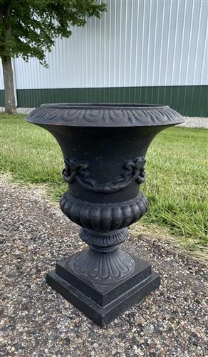 17" Tall Cast Iron Fluted Urn, Flower Pot Planter, Garden Patio Yard Art G1