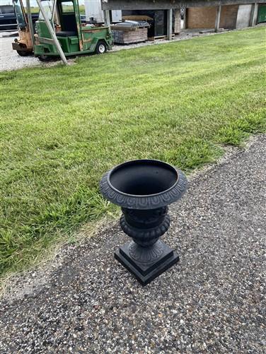17" Tall Cast Iron Fluted Urn, Flower Pot Planter, Garden Patio Yard Art G1