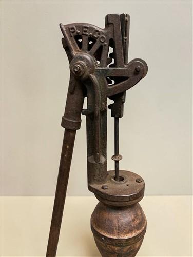 Well Water Pump, Windmill Pitcher Pump, Patel Foundry, Cast Iron Garden Art D1