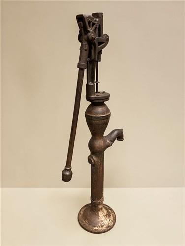 Well Water Pump, Windmill Pitcher Pump, Patel Foundry, Cast Iron Garden Art D1
