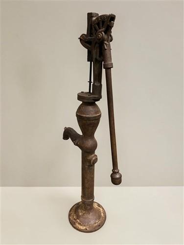 Well Water Pump, Windmill Pitcher Pump, Patel Foundry, Cast Iron Garden Art D1