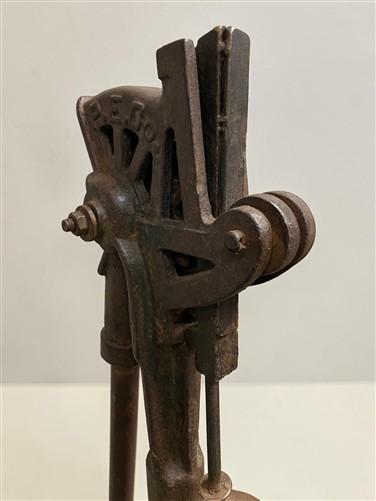 Well Water Pump, Windmill Pitcher Pump, Patel Foundry, Cast Iron Garden Art D1