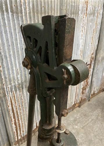 Well Water Pump, Windmill Pitcher Pump, Patel Foundry, Cast Iron Garden Art E1