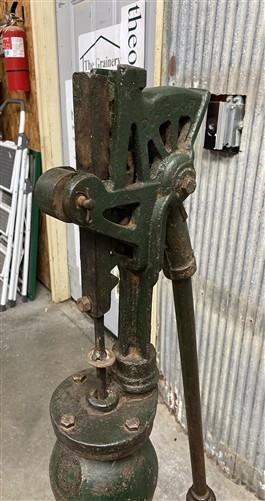 Well Water Pump, Windmill Pitcher Pump, Patel Foundry, Cast Iron Garden Art E1