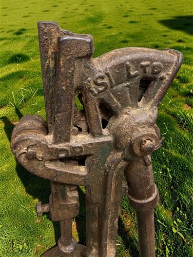 Well Water Pump, Windmill Pitcher Pump, Patel Foundry, Cast Iron Garden Art F1