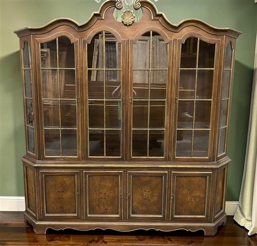 Lighted Vintage Display China Cabinet Curio Hutch Glass Shelves Burl Wood Style
