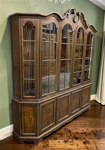Lighted Vintage Display China Cabinet Curio Hutch Glass Shelves Burl Wood Style