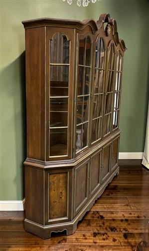 Lighted Vintage Display China Cabinet Curio Hutch Glass Shelves Burl Wood Style