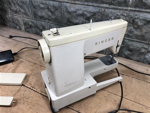 1970s Singer Stylist 533 Zig Zag Sewing Machine, Vintage w Electric Foot Pedal