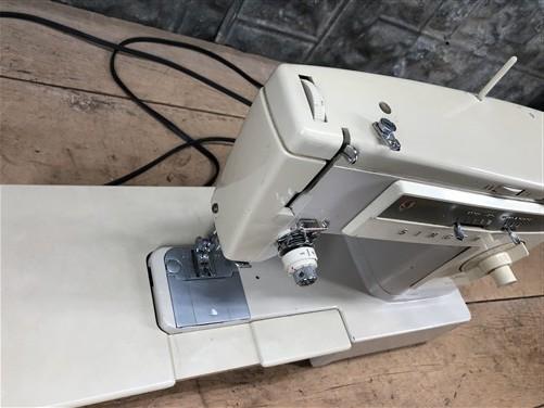 1970s Singer Stylist 533 Zig Zag Sewing Machine, Vintage w Electric Foot Pedal