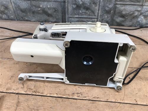 1970s Singer Stylist 533 Zig Zag Sewing Machine, Vintage w Electric Foot Pedal