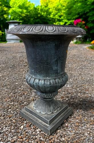 30" Tall Cast Iron Urn, Flower Pot Planter, Garden Patio Yard Art, Vase, K1