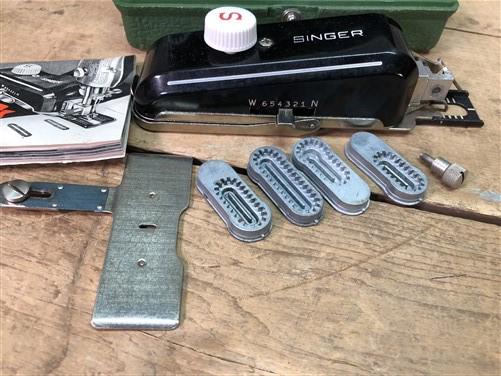 シンケラーページ Singer Buttonholer 160506, Green Case Instructions 8 Templates